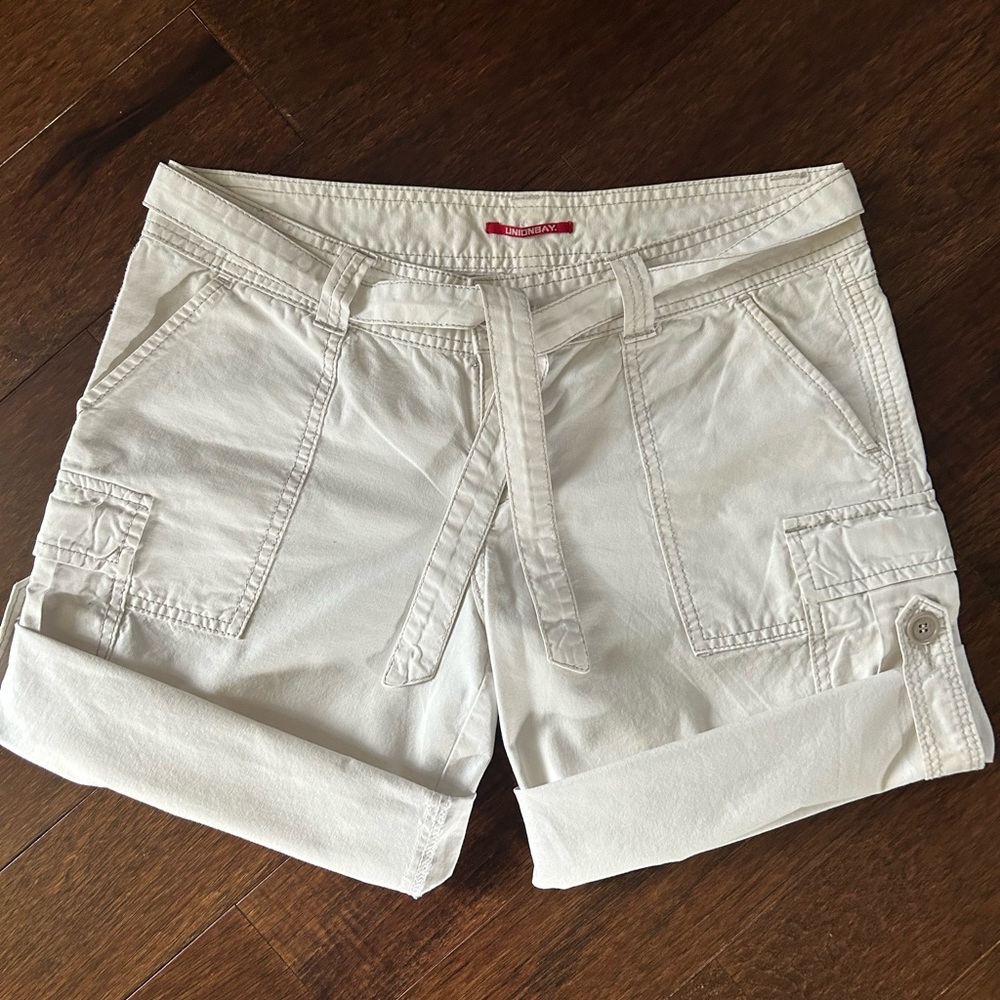WOMENS Vintage White Union Bay Cargo Shorts with Belt Size 7